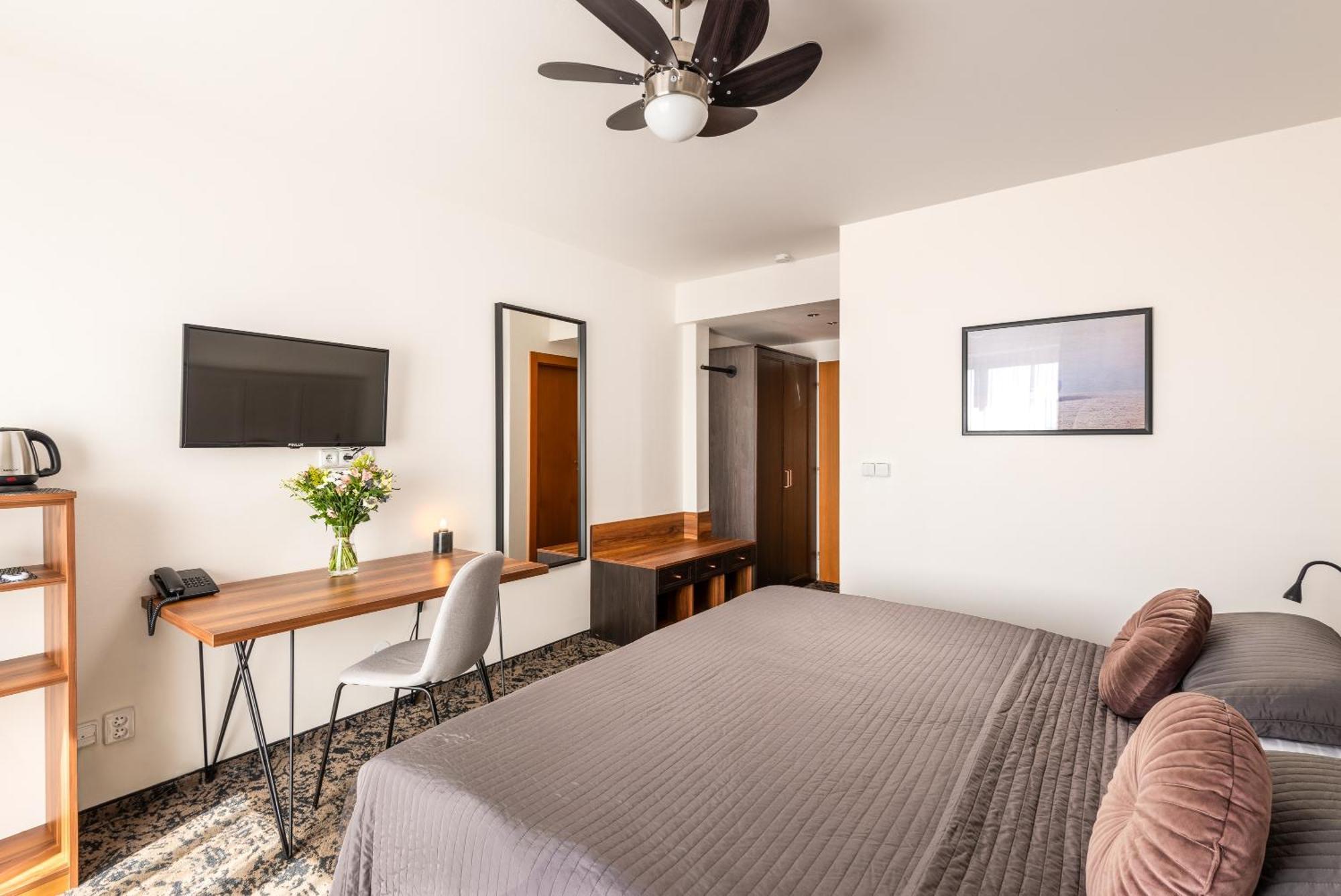 פראג Hotel Troja מראה חיצוני תמונה